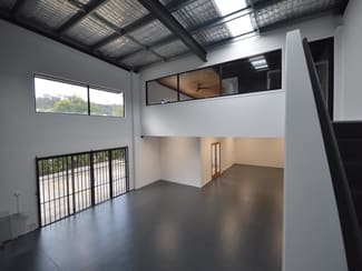 Showrooms / Bulky Goods commercial property leased at Burleigh Heads QLD 4220