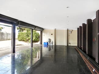Showrooms / Bulky Goods commercial property leased at 5/33 Forresters Beach Road Forresters Beach NSW 2260