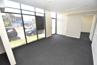 Showrooms / Bulky Goods commercial property leased at Unit 3/19 Keane Street Currajong QLD 4812