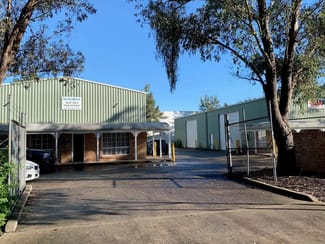 Showrooms / Bulky Goods commercial property leased at 1/7 Blackmore Road Smeaton Grange NSW 2567