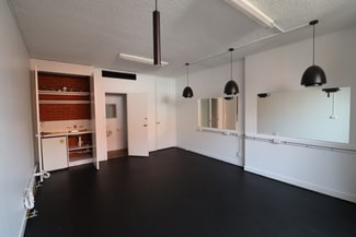 Showrooms / Bulky Goods commercial property leased at 6/11 Railway Grove Mornington VIC 3931