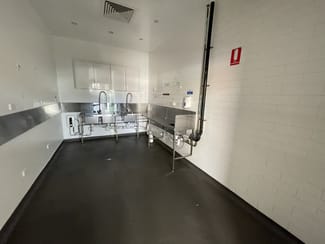 Shop & Retail commercial property leased at 10/677-685 Old Cleveland Road East Wellington Point QLD 4160