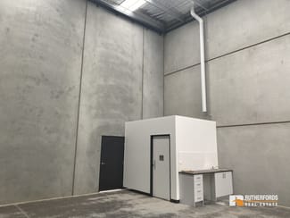 Factory, Warehouse & Industrial commercial property leased at 17/16 Dunstans Court Thomastown VIC 3074