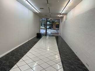 Showrooms / Bulky Goods commercial property leased at Shop 4/481-483 Dean Street Albury NSW 2640