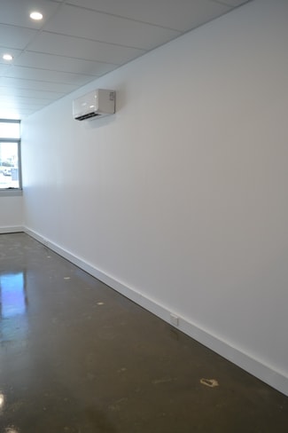 Shop & Retail commercial property leased at 2/3B 19-21 Park Avenue Burleigh Heads QLD 4220