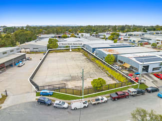 Showrooms / Bulky Goods commercial property leased at 3-7 Bowen St Slacks Creek QLD 4127
