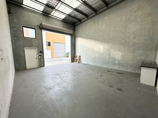 Factory, Warehouse & Industrial commercial property leased at 213/21 Middle Road Hillcrest QLD 4118