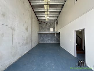 Factory, Warehouse & Industrial commercial property leased at 5/56 Redcliffe Gardens Dr Clontarf QLD 4019
