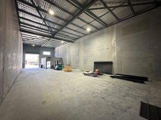 Showrooms / Bulky Goods commercial property leased at 2/31 Hamilton Street Dapto NSW 2530