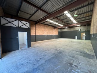 Factory, Warehouse & Industrial commercial property leased at Unit 4/3 Carnarvon Road West Gosford NSW 2250