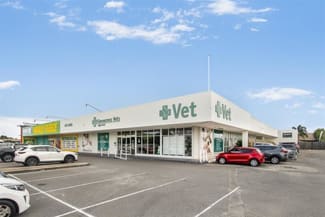 Showrooms / Bulky Goods commercial property leased at LFR Tenancy 2/232 Woolcock Street Currajong QLD 4812 Showrooms / Bulky Goods commercial property leased at LFR Tenancy 2/232 Woolcock Street Currajong QLD 4812