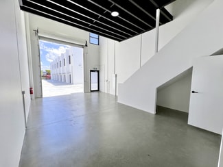 Factory, Warehouse & Industrial commercial property leased at 16/23 Margaret Street Southport QLD 4215