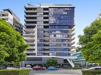 Showrooms / Bulky Goods commercial property leased at 1/27 Commercial Road Newstead QLD 4006