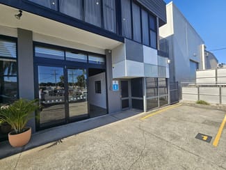 Showrooms / Bulky Goods commercial property for lease at Currumbin Waters QLD 4223