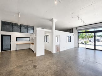 Showrooms / Bulky Goods commercial property for lease at Currumbin Waters QLD 4223