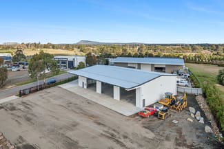 Showrooms / Bulky Goods commercial property leased at 4 Zenith Drive Warrenheip VIC 3352