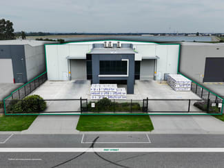 Factory, Warehouse & Industrial commercial property for lease at 56 Peet Street Pakenham VIC 3810