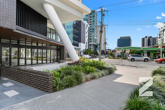 Showrooms / Bulky Goods commercial property for lease at 27 Commercial Road Newstead QLD 4006