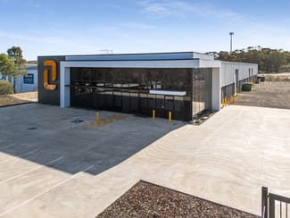 Showrooms / Bulky Goods commercial property sold at 39 Fairview Road Kangaroo Flat VIC 3555