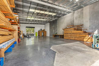 Showrooms / Bulky Goods commercial property for sale at 18 Essington Street Grovedale VIC 3216