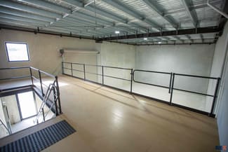 Factory, Warehouse & Industrial commercial property for lease at 17 Middle Road Hillcrest QLD 4118