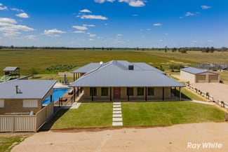 Rural / Farming commercial property sold at 300 Ardlethan Rd Coolamon NSW 2701