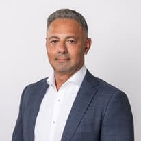 Metin Akpinar