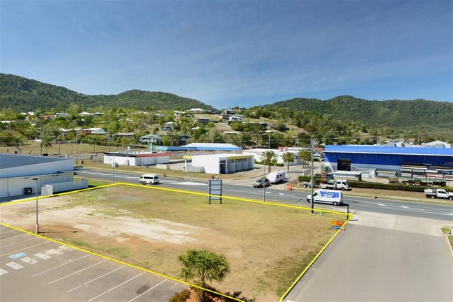 Reef Plaza Cnr Shute Harbour Rd/Paluma Rd Cannonvale QLD 4802 Reef Plaza Cnr Shute Harbour Rd/Paluma Rd Cannonvale QLD 4802