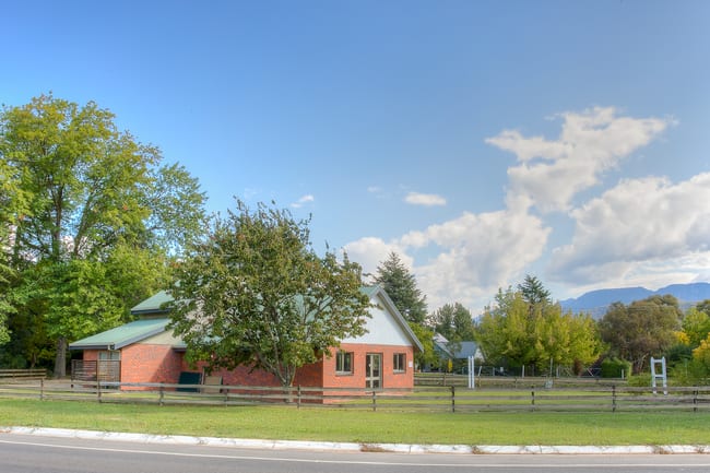 6879 Great Alpine Road Porepunkah VIC 3740 6879 Great Alpine Road Porepunkah VIC 3740