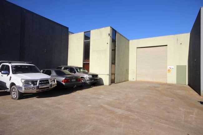 2/1 Nicole Close Bayswater North VIC 3153
