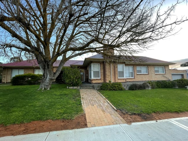 76 Hutchinson Street Mount Barker SA 5251 76 Hutchinson Street Mount Barker SA 5251