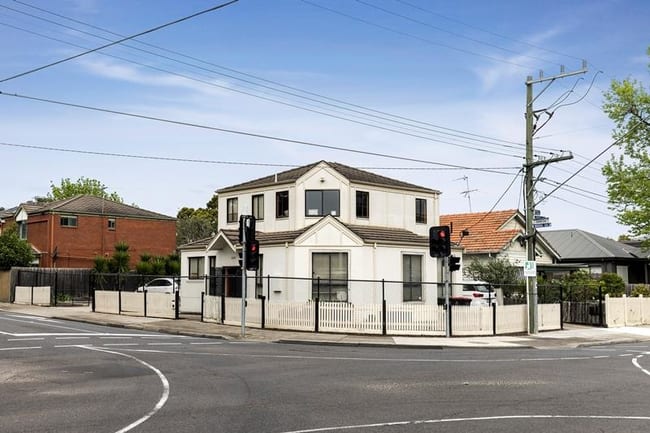 261 Waterdale Road Ivanhoe VIC 3079 261 Waterdale Road Ivanhoe VIC 3079