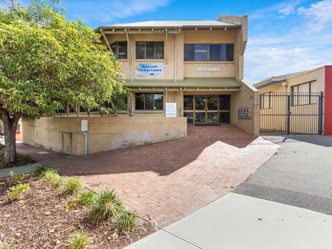 24 Riseley Street Ardross WA 6153 24 Riseley Street Ardross WA 6153