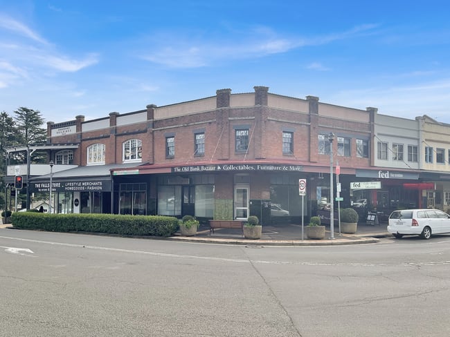 4 & 5 Station Street Wentworth Falls NSW 2782 4 & 5 Station Street Wentworth Falls NSW 2782