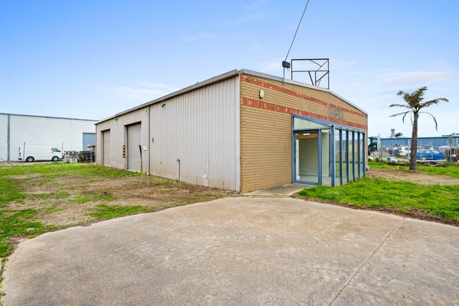 2/10 Newington Ave Rosebud VIC 3939 2/10 Newington Ave Rosebud VIC 3939