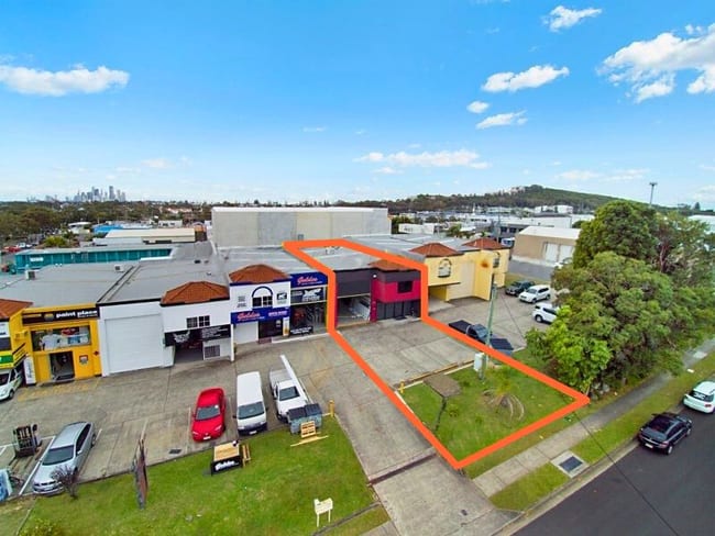 49 Paradise Avenue Miami QLD 4220 49 Paradise Avenue Miami QLD 4220