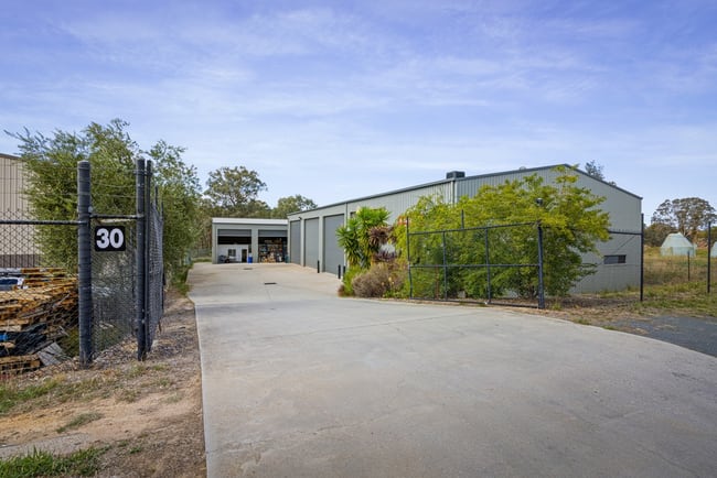 2/30 Annette Crescent Lavington NSW 2641