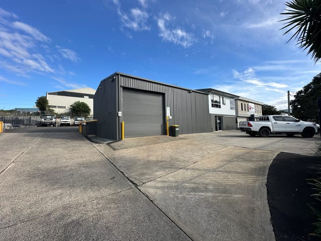 6 Prince Of Wales Avenue Unanderra NSW 2526