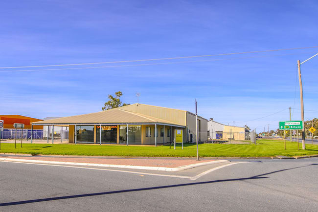 174 Hardinge Street Deniliquin NSW 2710 174 Hardinge Street Deniliquin NSW 2710