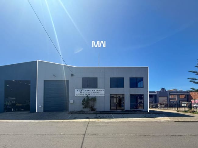 2A Sara Grove Tottenham VIC 3012