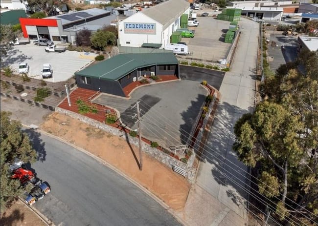 6 Barrow Place Queanbeyan East NSW 2620 6 Barrow Place Queanbeyan East NSW 2620