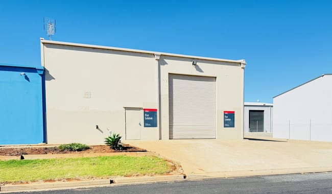 13a Salesyard Road Parkes NSW 2870 13a Salesyard Road Parkes NSW 2870