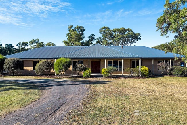 40 Cooinda Avenue Mickleham VIC 3064 40 Cooinda Avenue Mickleham VIC 3064