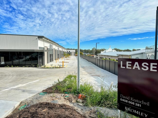 17 Middle Road Hillcrest QLD 4118 17 Middle Road Hillcrest QLD 4118