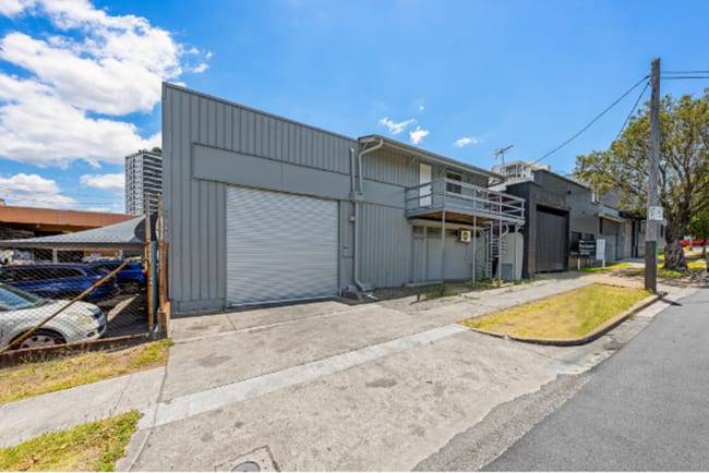 27 Hampton Street East Brisbane QLD 4169 27 Hampton Street East Brisbane QLD 4169