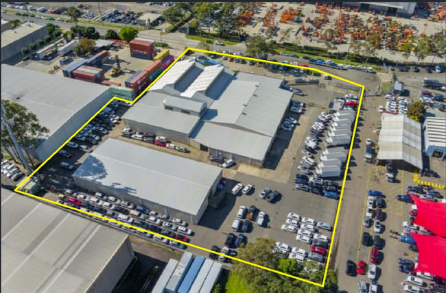 17 Greenhills Avenue Moorebank NSW 2170 17 Greenhills Avenue Moorebank NSW 2170