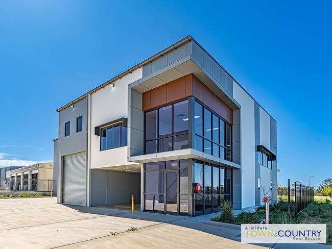 2 / 26 Cameron Drive Armidale NSW 2350 2 / 26 Cameron Drive Armidale NSW 2350