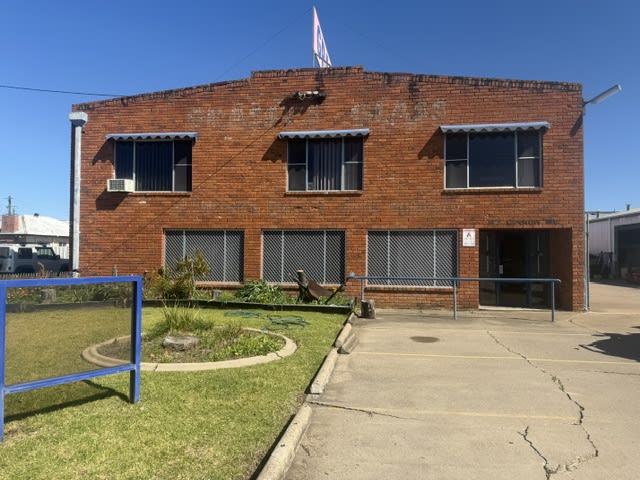27 CROWN STREET Tamworth NSW 2340 27 CROWN STREET Tamworth NSW 2340