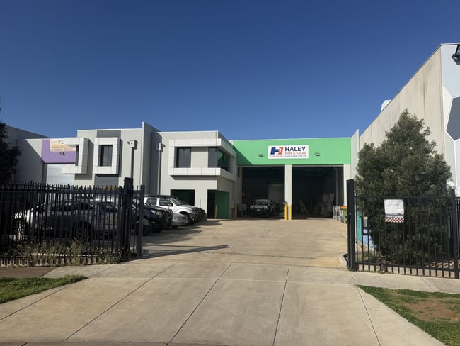 2/13 Harrison Court Melton VIC 3337 2/13 Harrison Court Melton VIC 3337