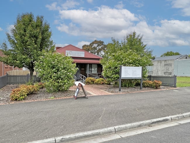 74 High Street Woodend VIC 3442 74 High Street Woodend VIC 3442